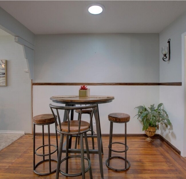 Foto del edificio - 1528 W Roseburg Ave