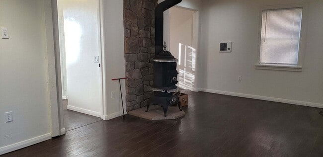 Building Photo - Cute home in Paragonah