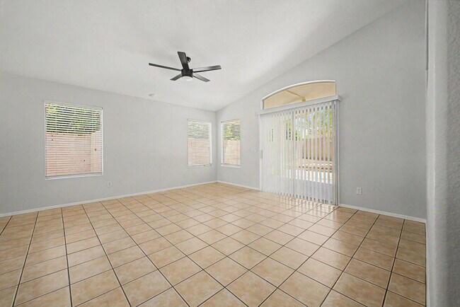 Foto del edificio - 7043 W Phelps Rd