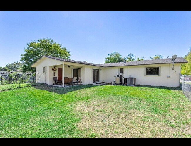 Foto del edificio - 6160 SW 188th Ave