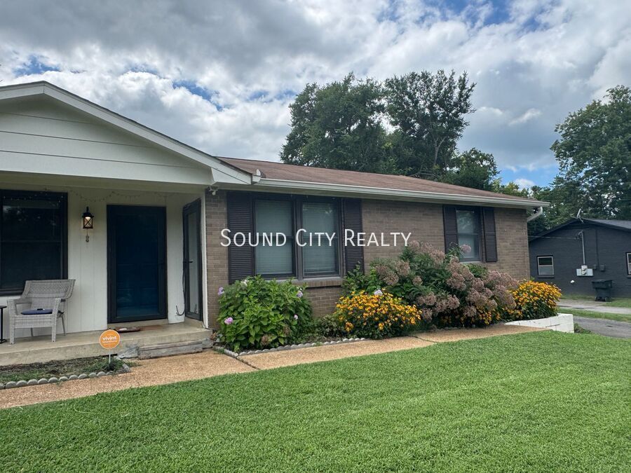 Building Photo - 316-B Lorna Dr-