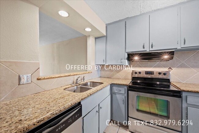 Building Photo - Westbury| 2br, 1.5 bath| Covered Parking a...