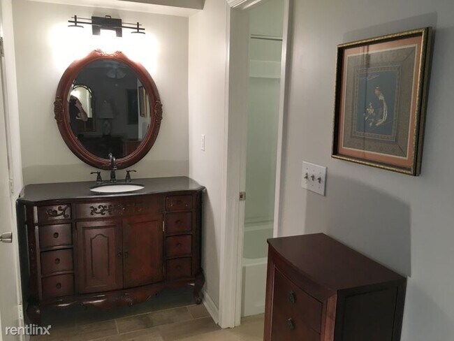 Foto del edificio - 3 br, 2 bath Townhome - 754 Yorkwood Pl