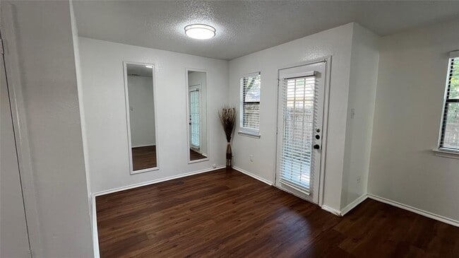 Foto del edificio - 9615 Dalewood Dr