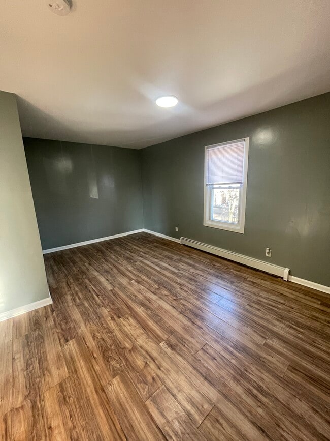 Primary Bedrooms - 377 S 10th St