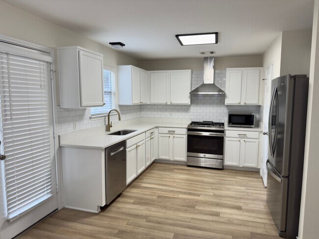 Building Photo - Two-story in Olympic Heights