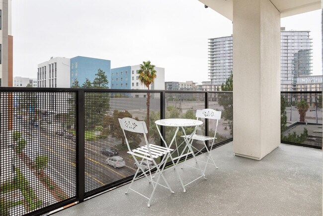 Building Photo - 2333 Calle Del Mundo