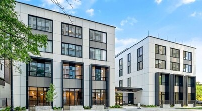 Building Photo - 5440 N Sheridan Rd