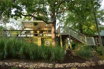 Building Photo - 5606 Lakeshore Dr