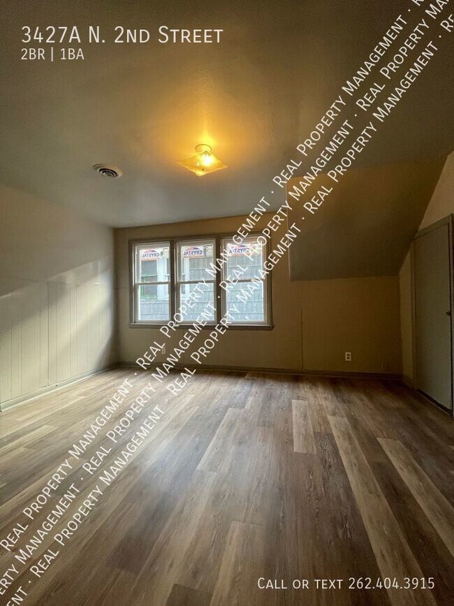 Building Photo - Remodeled 2 bedroom upper Duplex!!!