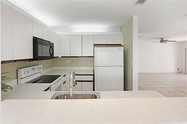Foto del edificio - 21208 Harbor Way
