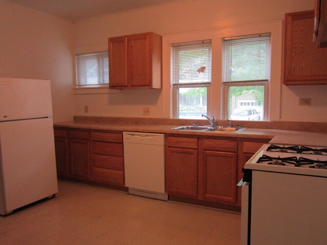 Kitchen - 1011 Euclid Ave