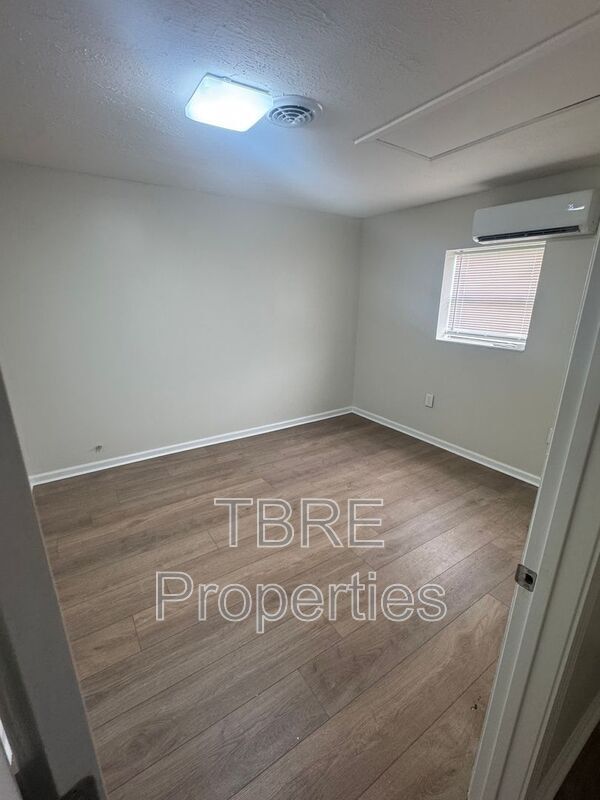 Foto del edificio - 6785 Mud River Rd