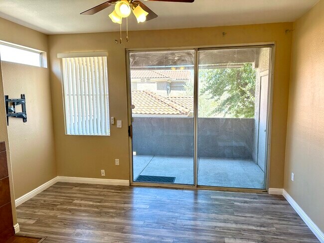 Foto del edificio - Stunning and spacious Portofino condo at Lakewood.