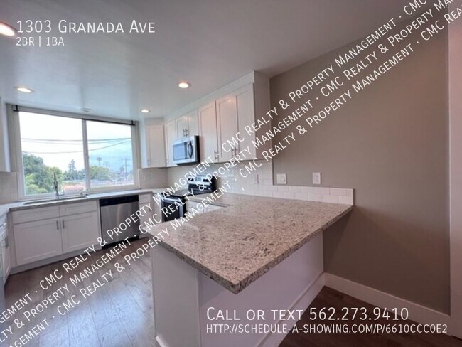 Building Photo - LARGE 2 bed/1bath apt next to Golf Course