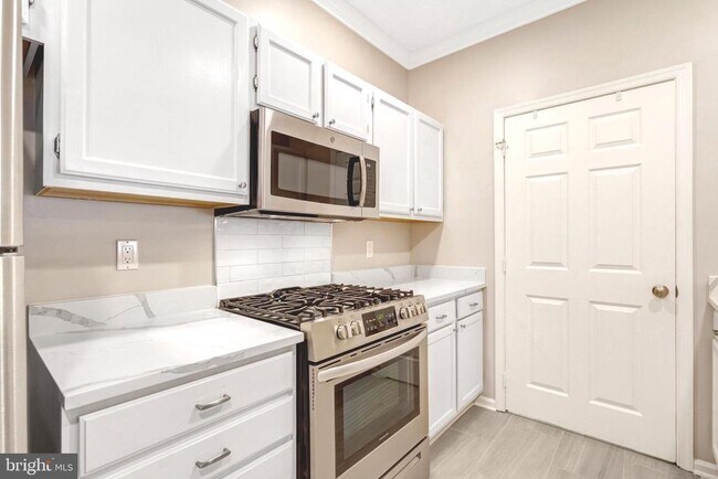 Foto del edificio - 1701 Lake Shore Crest Dr