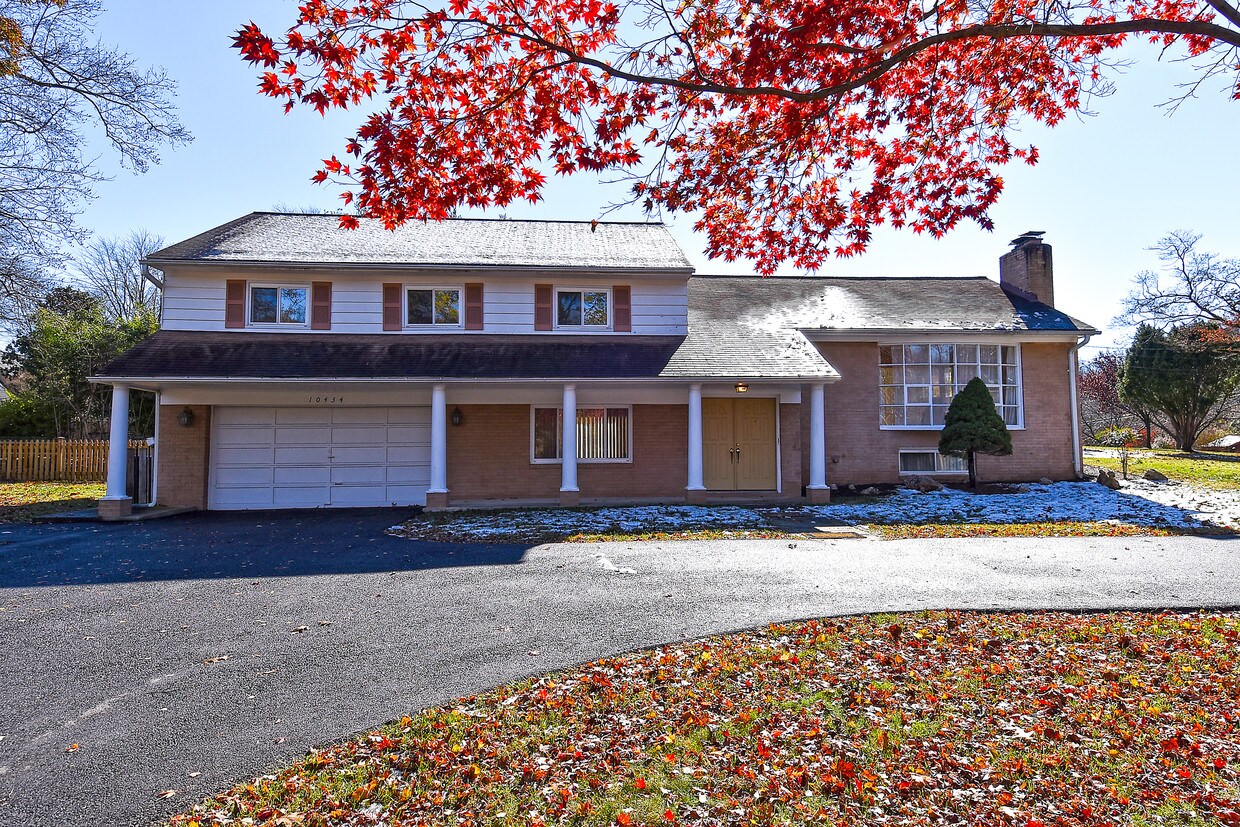 10434 Windsor View Dr, Potomac, MD 20854