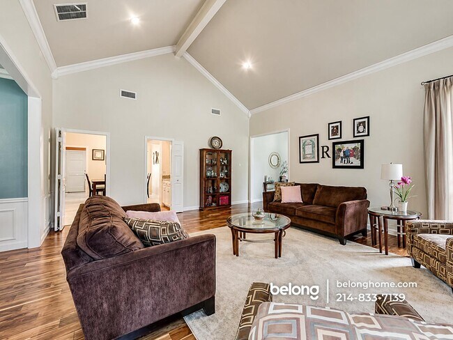 Foto del edificio - 7344 Briarnoll Dr