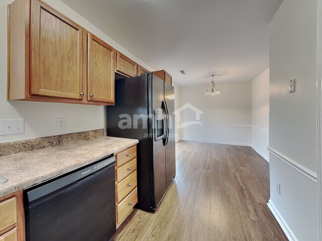 Foto del edificio - 5065 Walden Ridge Dr