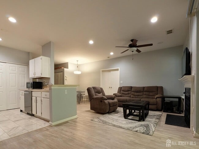 Building Photo - 6071 Cedar Ct