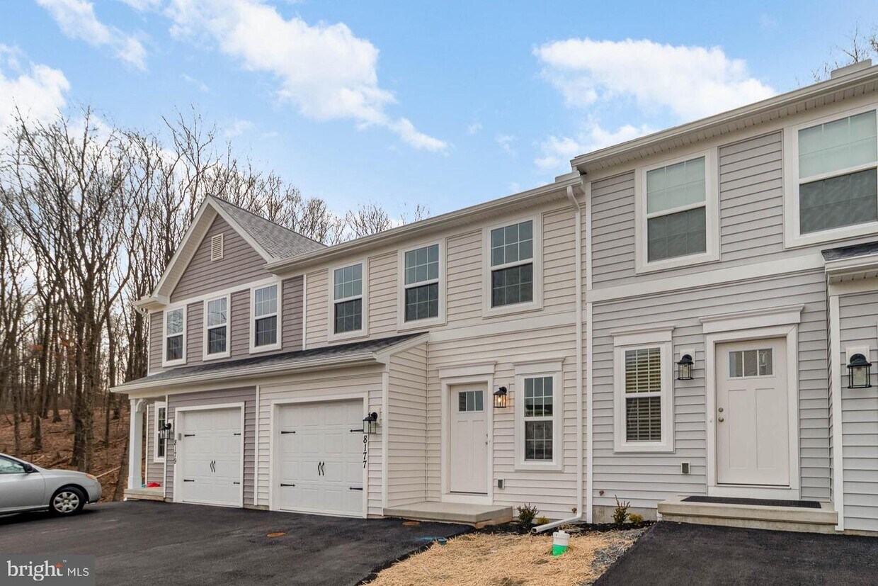 Foto principal - 8177 Haley Ct