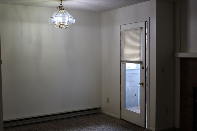 Building Photo - Lovely Condo Next to Campus- Winter Move I...