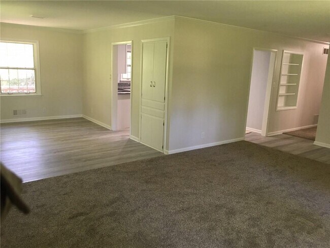 Foto del edificio - 4975 E 79th St