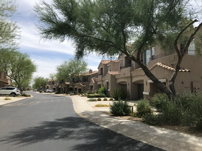 vista a la calle - 19475 N Grayhawk Dr