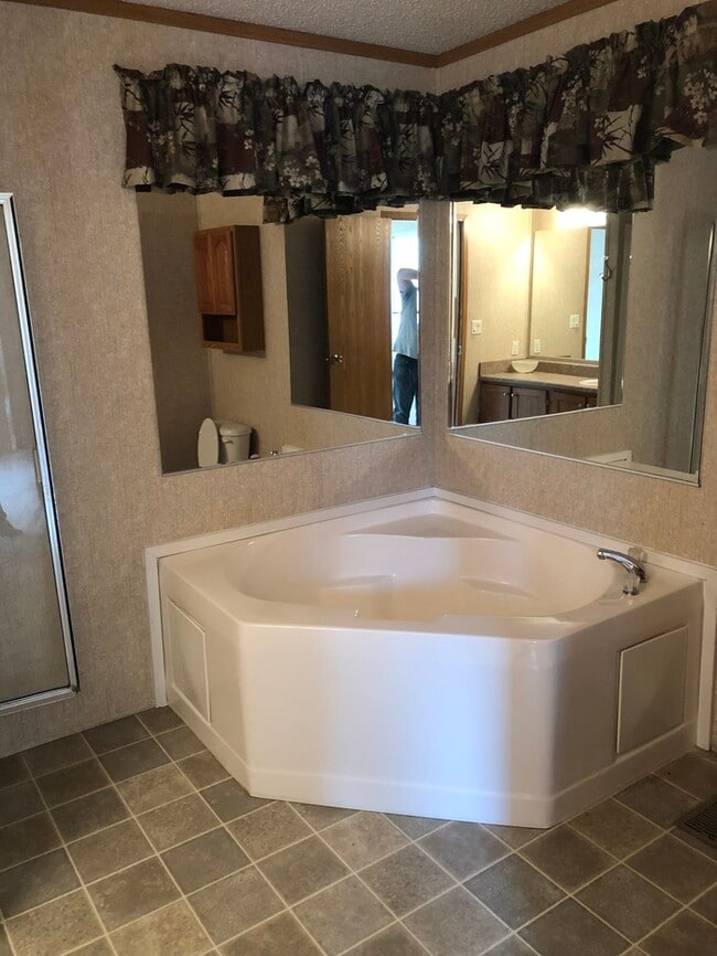 Building Photo - Cozy 1,120 sqft home is a 3 BR, 2 BA MH