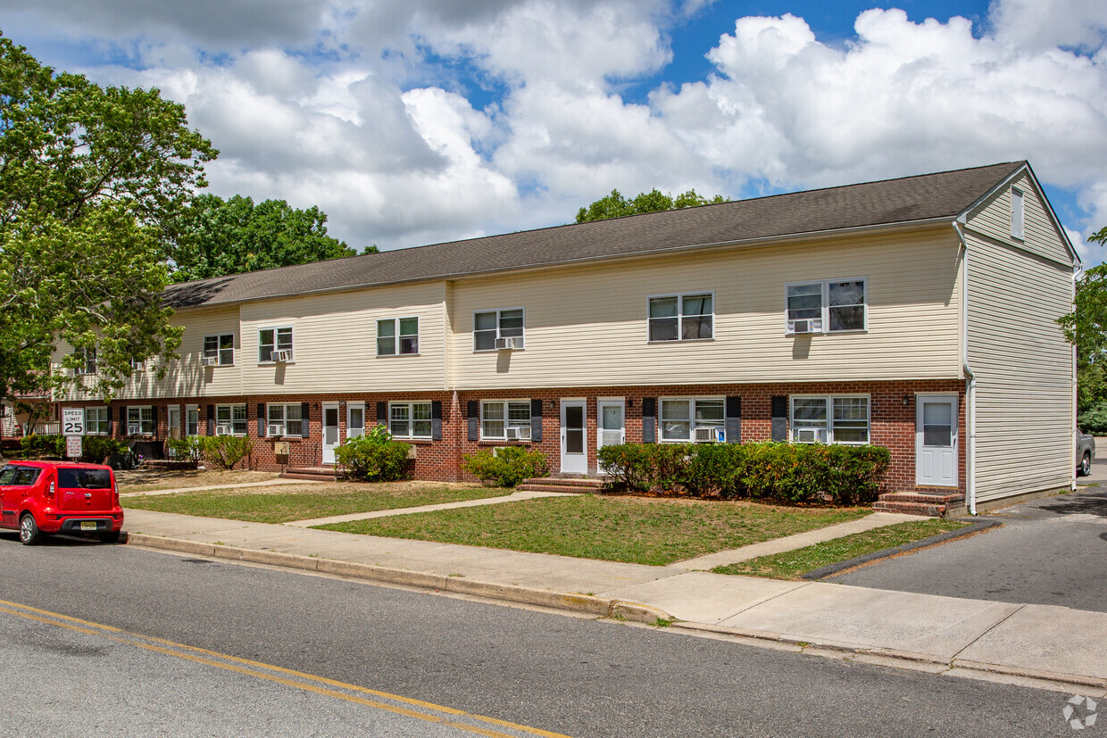 Primary Photo - Dock Street Apartments