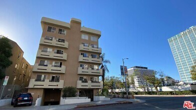 Building Photo - 701 S Kingsley Dr
