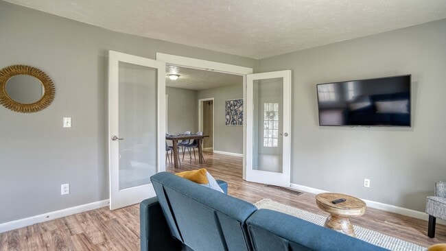 Foto del edificio - 2-bedroom/1 bathroom, parking included