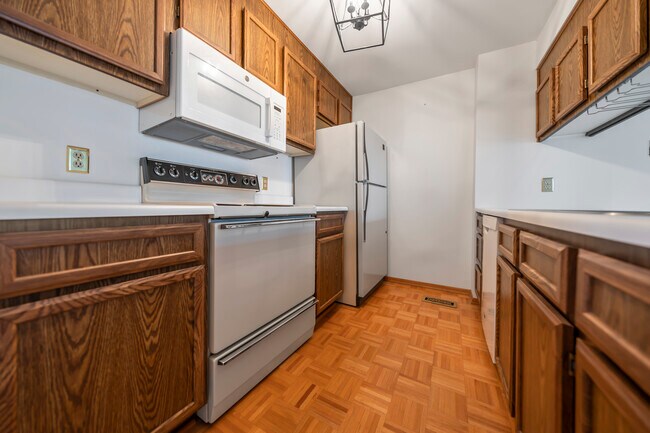 Building Photo - 3226 Sherwood Dr