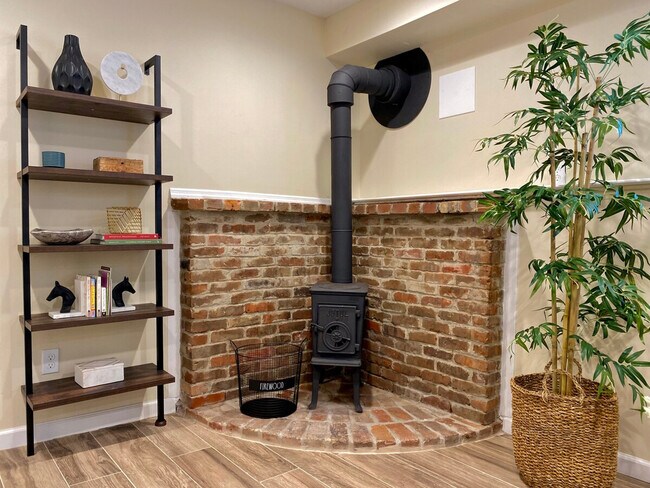 Foto del edificio - 36 Jamestown Dr