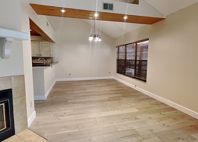 Foto del edificio - 3735 Okeechobee Cir