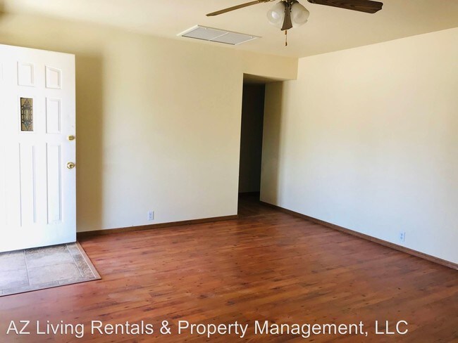 Building Photo - 4410 N Van Nuys Rd
