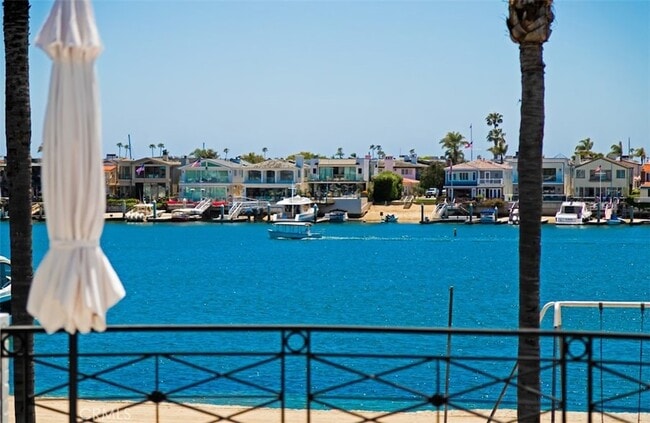 Building Photo - 2401 Bayshore Dr