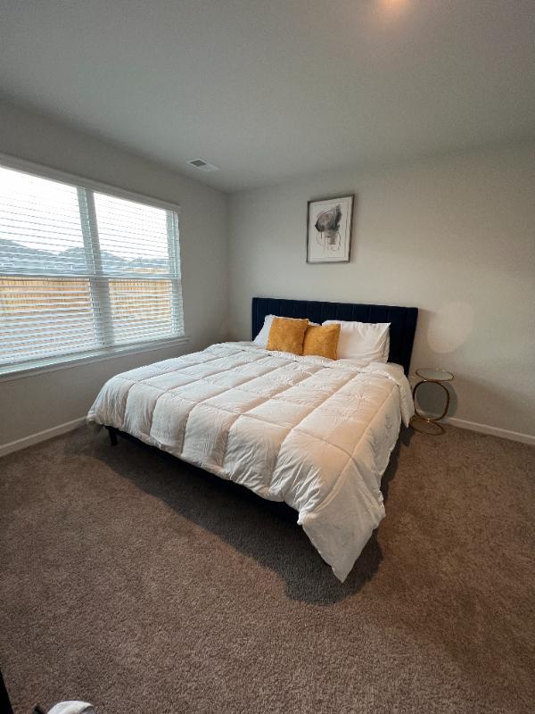 Foto del edificio - 8183 E Highcroft Dr NE