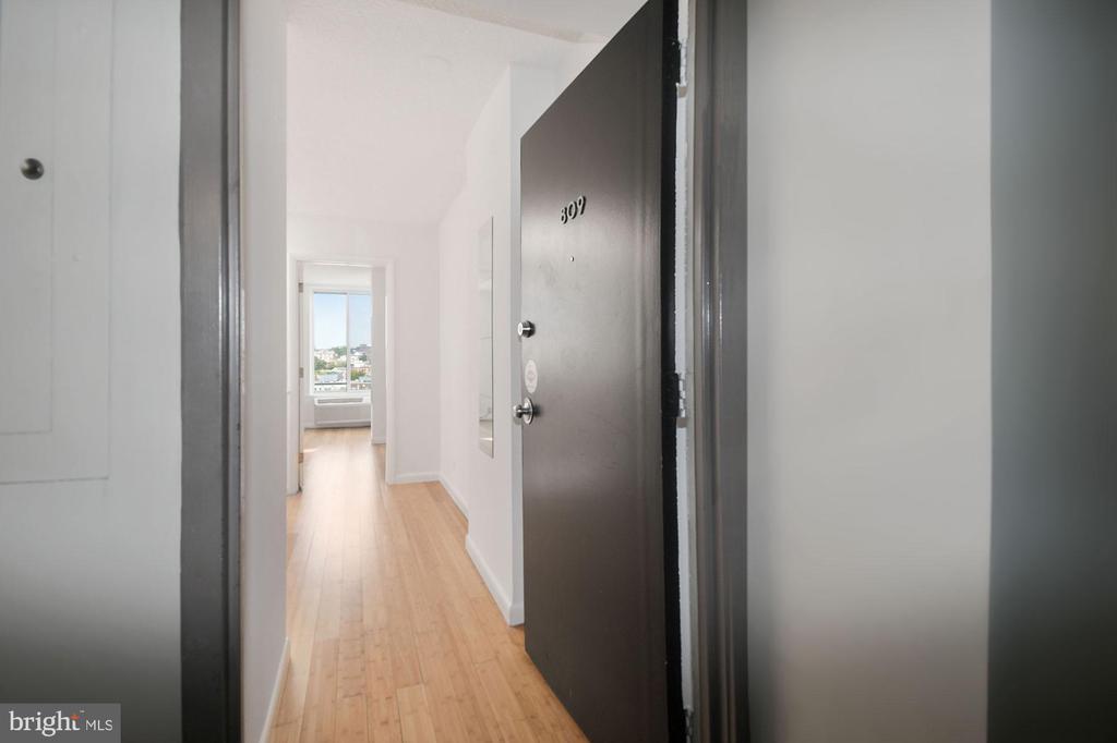 Primary Photo - 1800 R St NW