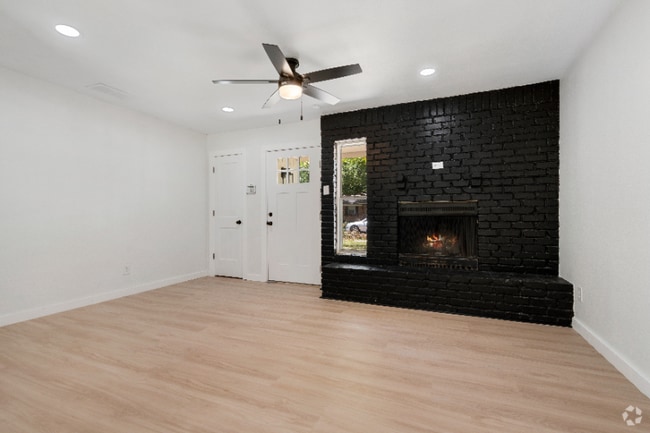 Building Photo - 1414 Timberlake Cir
