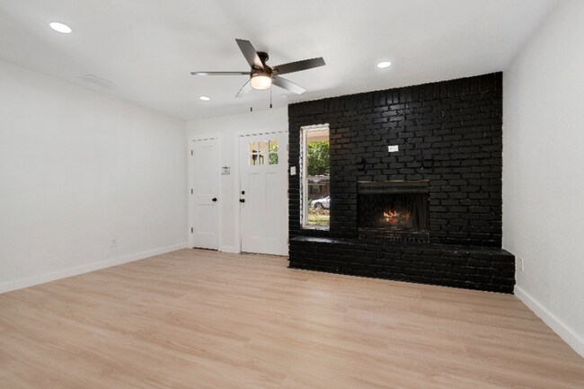 Foto del edificio - 1414 Timberlake Cir