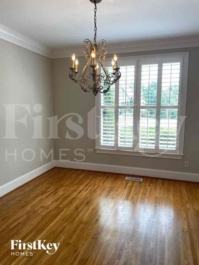 Building Photo - 1046 Highland Park Pl