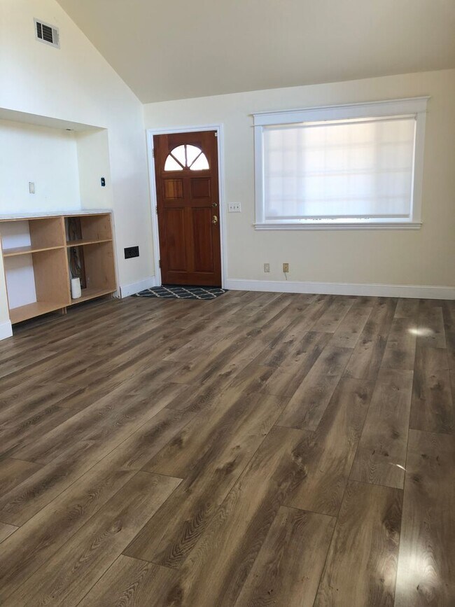 Foto del edificio - Single Family Home in Oak View!