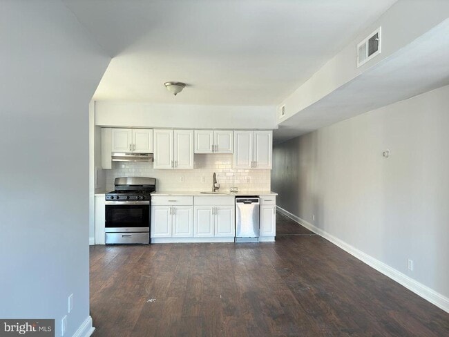 Building Photo - 5425 Christian St