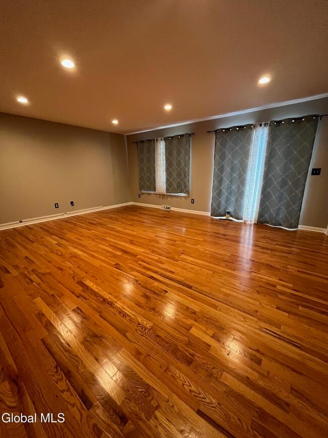 Building Photo - 14 Mallard Dr