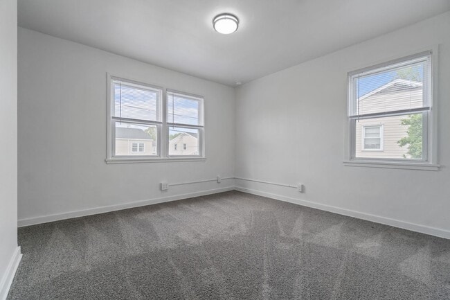 Building Photo - NOW AVAILABLE: Secure this 2BR | 1BA townhome in Scenic Hills - Midland, PA!