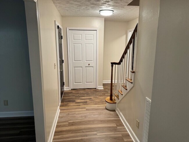 Foto del edificio - 200 Snead Rd