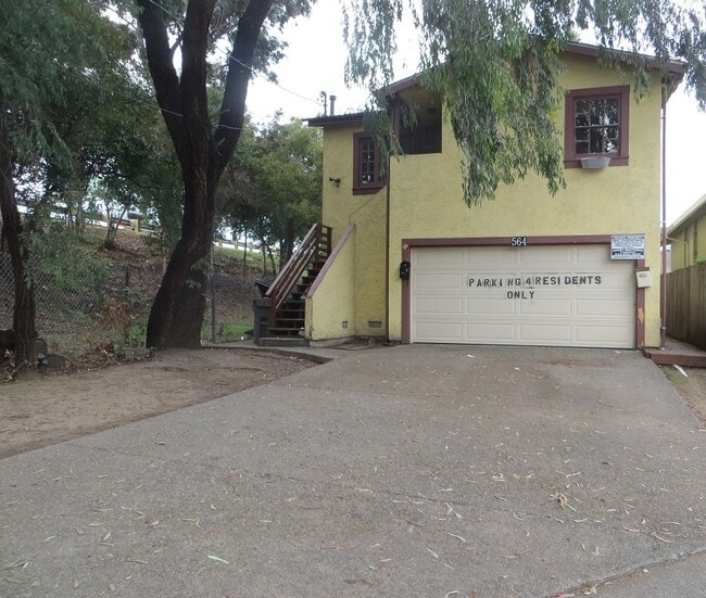 Building Photo - 564 44th St