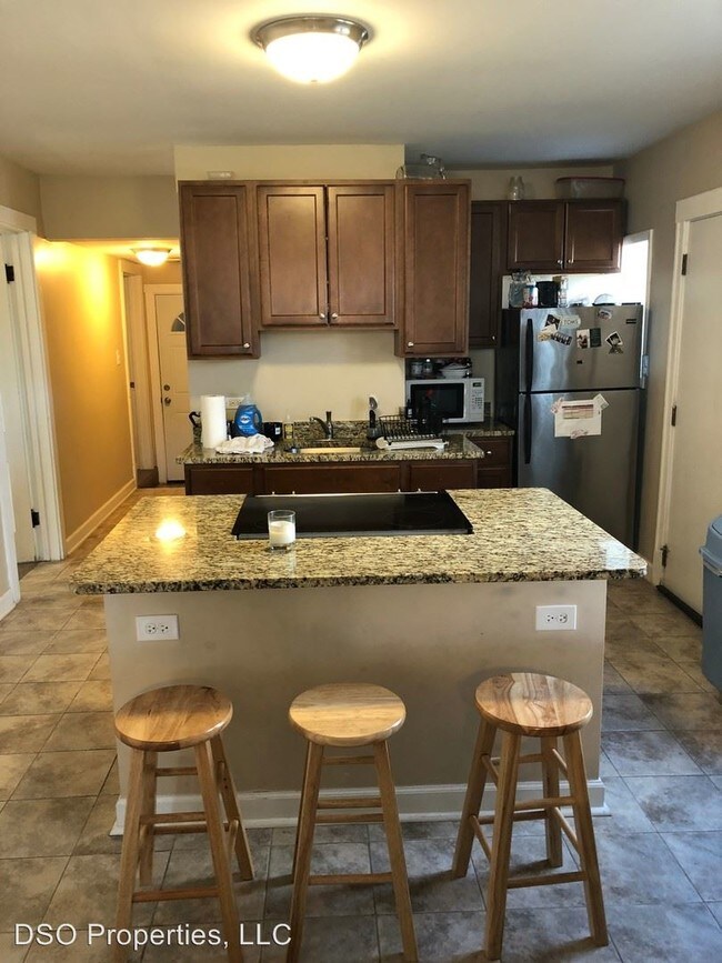 Foto del edificio - 3 br, 1 bath Apartment - 3416  N. Keeler