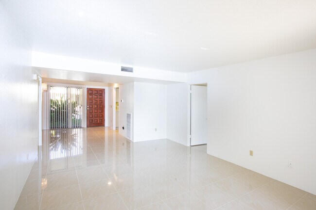 Building Photo - 255 E Avenida Granada